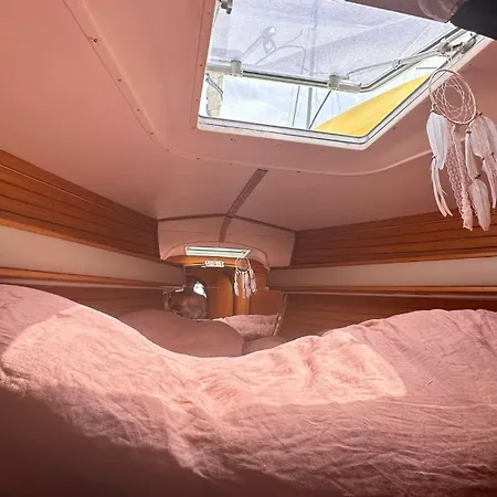 Botel Velero Draco *